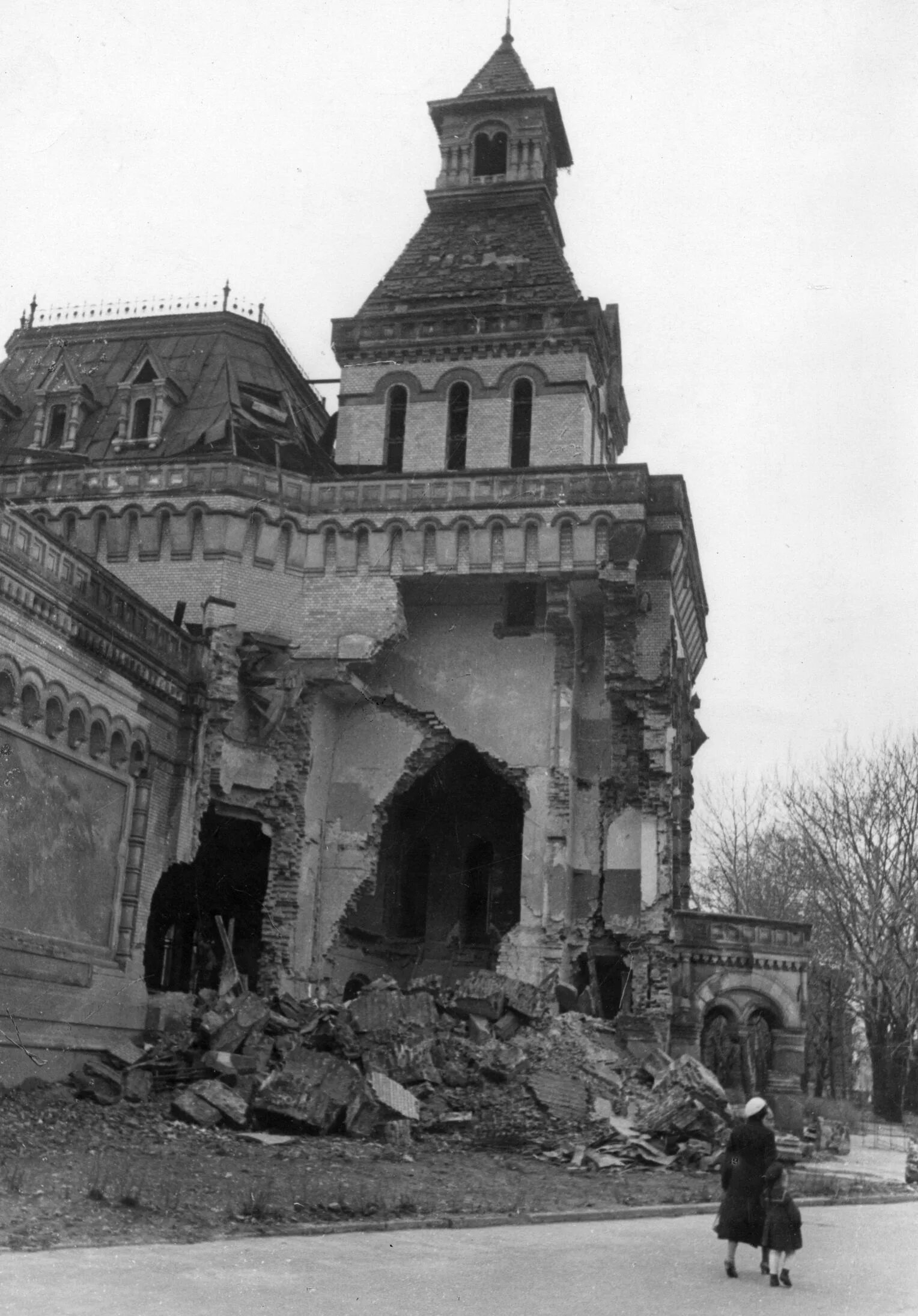 Блокада Ленинграда разрушения. Блокада Ленинграда разрушенные здания. Ленинград музей Суворова. Разрушения в блокадном Ленинграде. Разрушенный ленинград