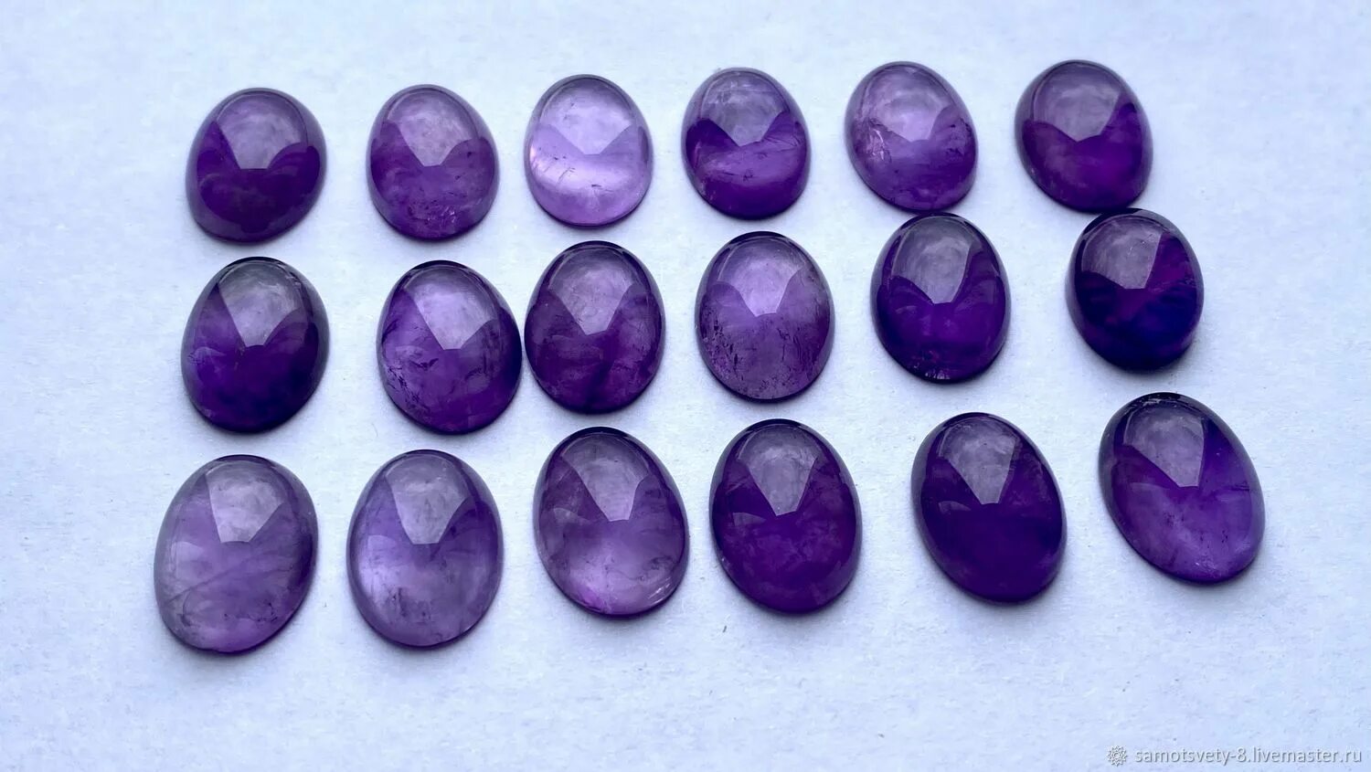 Аметисты в россии. Кабошон "аметист". Amethyst Cabochon van Cleef. Аметист камень кабошон. Кабошон фиолетовый.