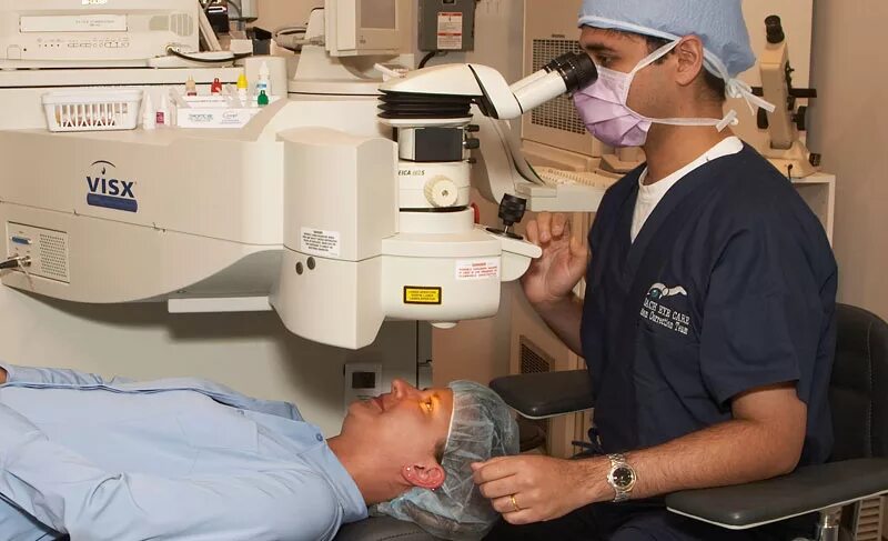 Как проходит лазерная операция. Глаукома лазерная операция. Лазерное операция глуокомы. Лазерная терапия глаукомы. Хирургическая операция глаукомы.