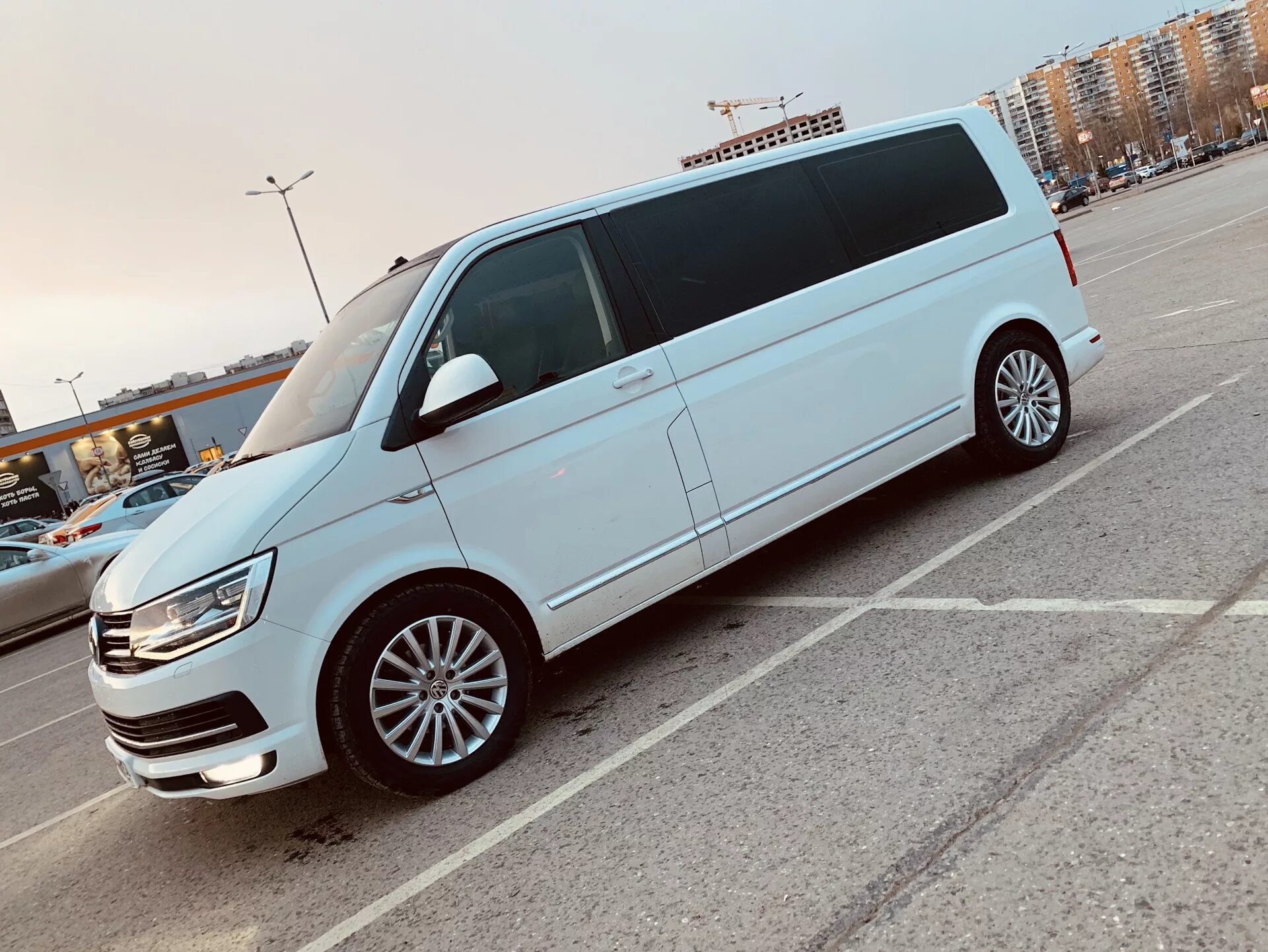 Т 6 ру. VW Caravelle t6. VW t6 r19. VW t6 r18. R17фольксваген Каравелла т5.