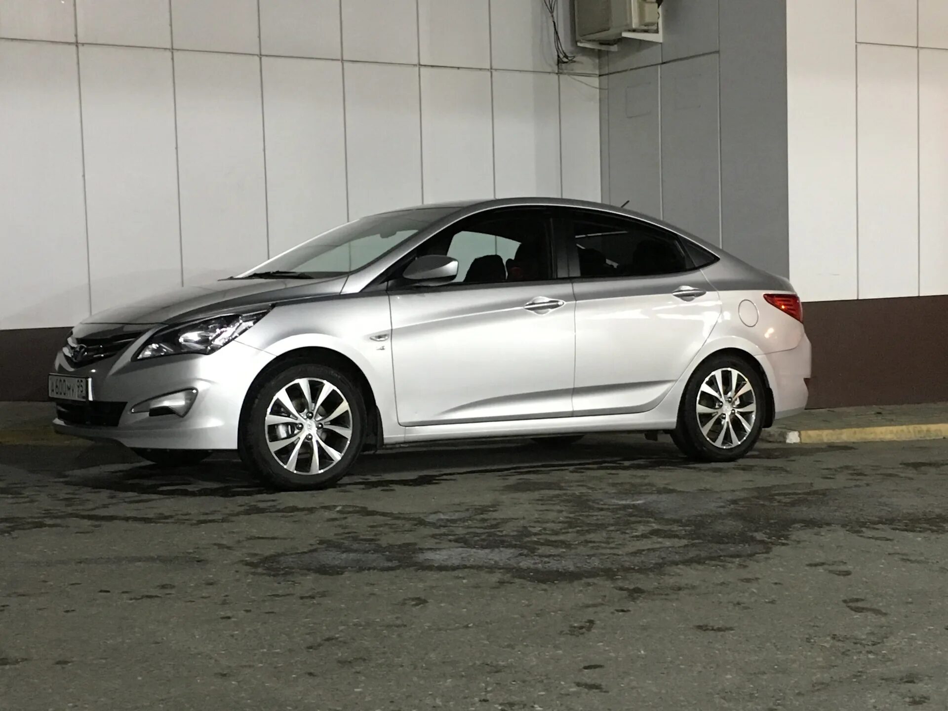 Гудит хендай солярис. Hyundai Solaris r16. Hyundai Solaris 16. Replica Hyundai Solaris r16. Солярис 2015 r16.