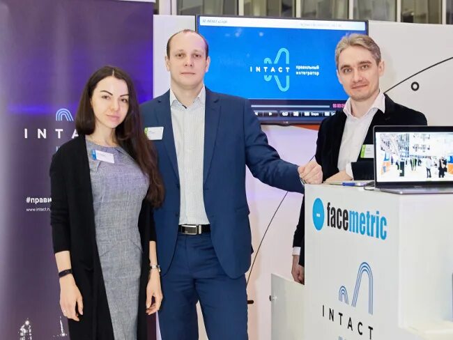 Alena flare. Александр зыков дмитриевич. Ресепшн в офисе. Тк r group. Корпоратив ярославль.