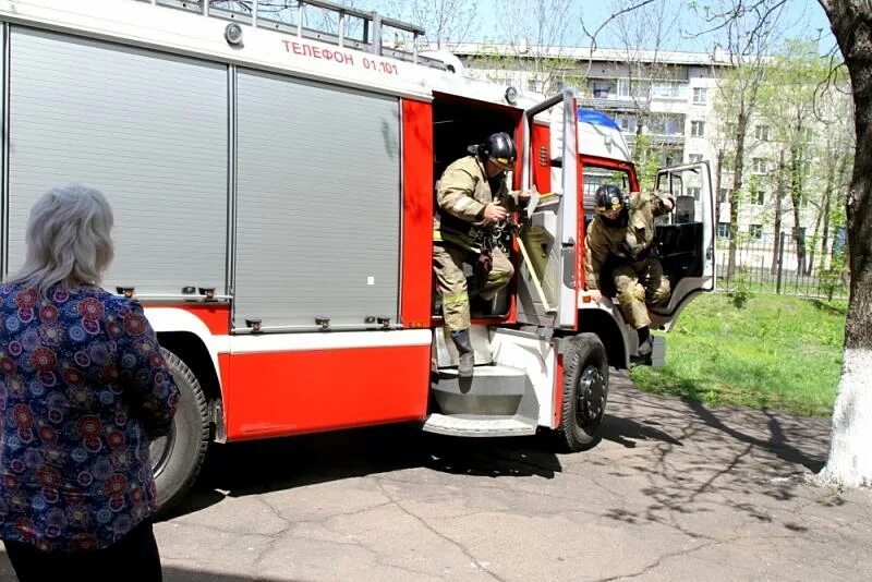 пожарная тревога в садике фото. пожарная сигнализация в школе. пожарная тревога пожарная тревога. пожарная сигнализация в детском саду. геншин пожарная тревога.