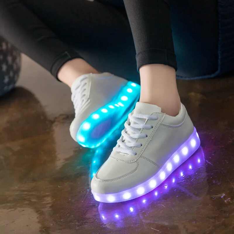 Кроссовки со светящейся подошвой. Светящиеся кеды. Кроссовки с подсветкой. Светящиеся кроссовки для девочек.