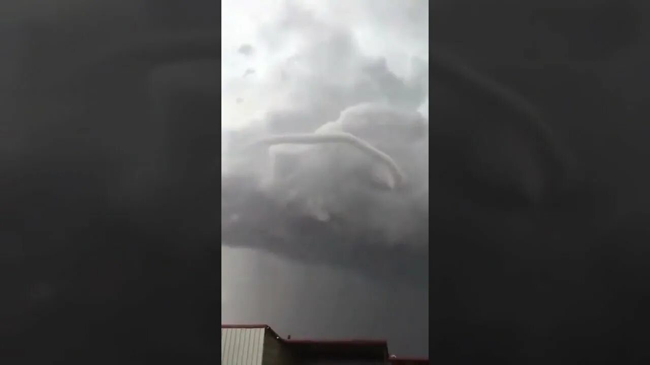 Ураган в казани вчера видео. Смерч в казани. Ураган смерч торнадо. Смерч в татарстане 2022 сегодня. Ураган в казани вчера.