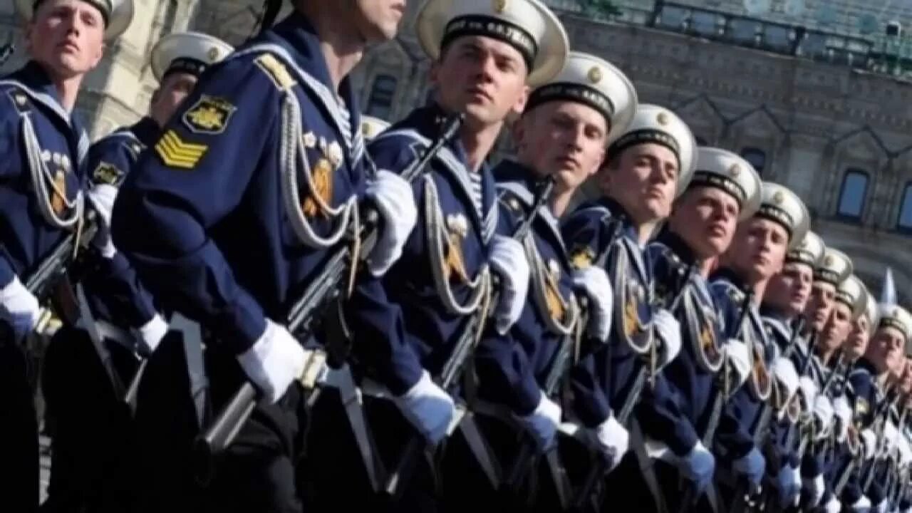 Российская армия сильна. 23 Февраля парад. Защитники Отечества парад. Моряки на параде. День защитника Отечества войска.