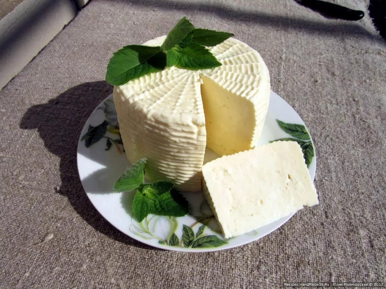 Домашний сыр из молока. Сыр козий брынза. Приготовление сыра брынзы. Брынза адыгейский сыр. Приготовление сыра брынзы.