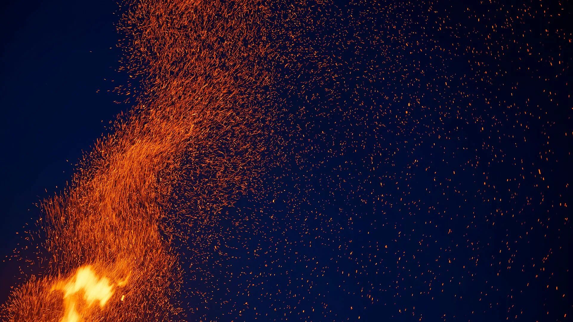 Слушать винтер файер. Костер в зимнем лесу. Картина пожар. Огонь живопись. Торф винтер файер.