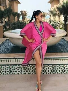 Ана, халат, труси, көкірекше, пенис