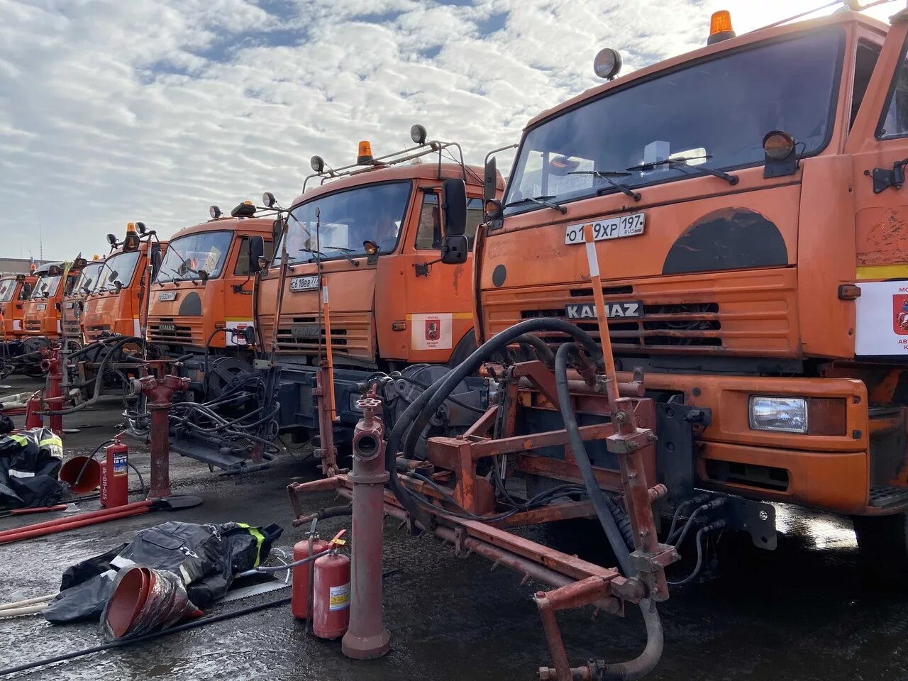 Пк базальт гбу автомобильные дороги. Камаз поливалка. Автодор ювао. Быков гбу автомобильные дороги. Гбу автомобильные дороги варшавское шоссе 172.