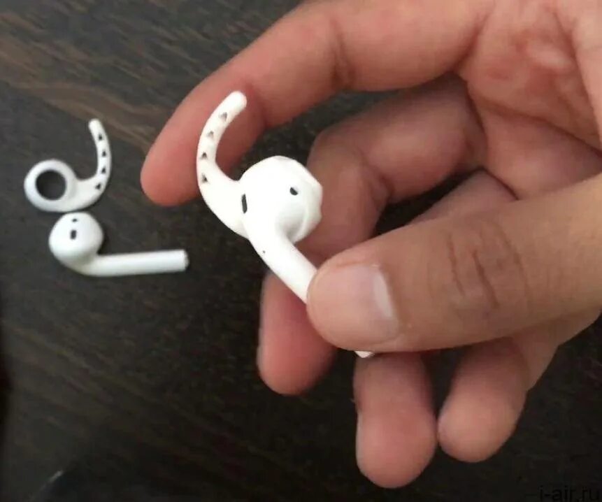 AIRPODS 3 держатель. Держатель наушников в ухе AIRPODS. Держатель для наушников Apple беспроводных. Кронштейн уха для наушников. Наушник упал в воду что делать беспроводной