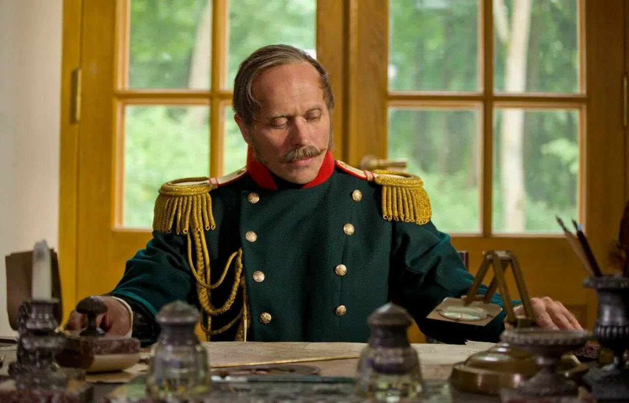 Романовы сериал 2013. Наполеон бонапарт фильм 1812. Стар медиа история. Медиаслово кинокомпания. «романовы» (режиссёр максим беспалый).