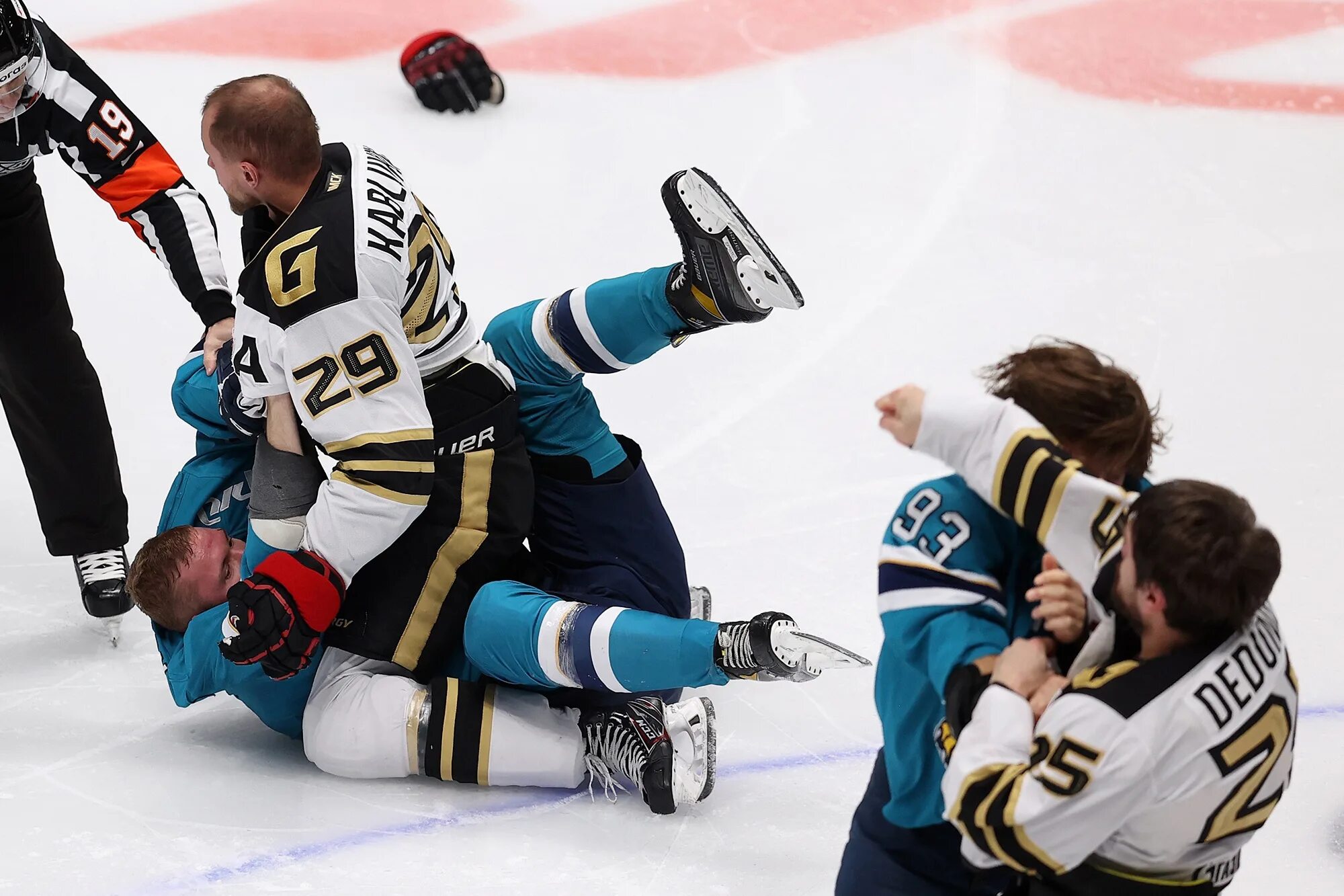 Сочи хк авангард драка. Авангард хоккейный клуб игроки хк «авангард» омск. Хк сочи авангард. Хк сочи авангард. Андрей назаров тафгай.