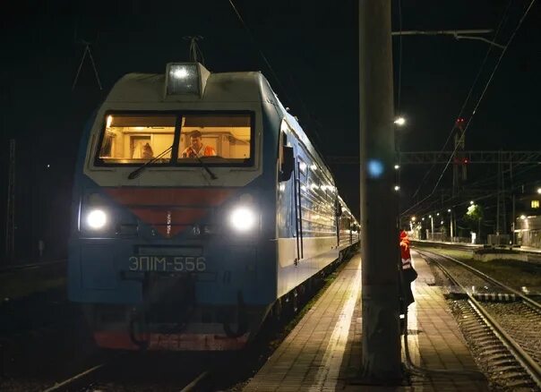 Поезд 679/680. Владикавказ Адлер. Поезд 556. Поезд 630 с Адлер Владикавказ. Поезда по станции минеральные воды