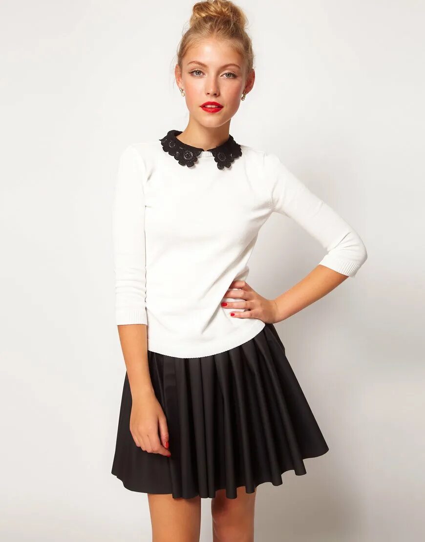 Воротник аскот. Блузки с воротничками. Блузка воротник стоечка. Белая блузка женская. Круглый воротник.