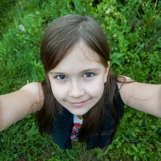 Покажи восьмилетнюю девочку