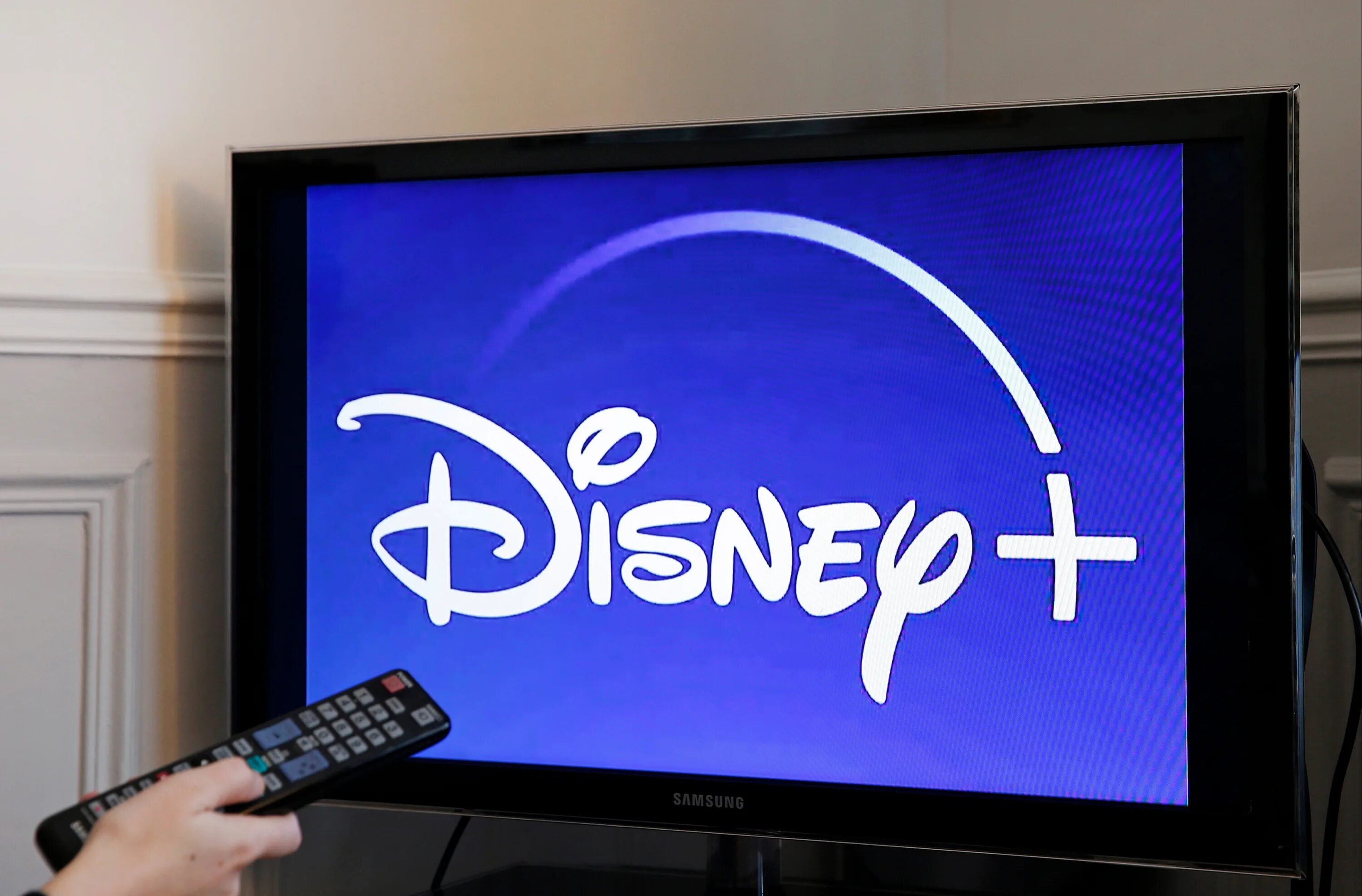 Disney plus. Disney стриминговый сервис. Дисней плюс. Платформа Disney+. Disney+ логотип.