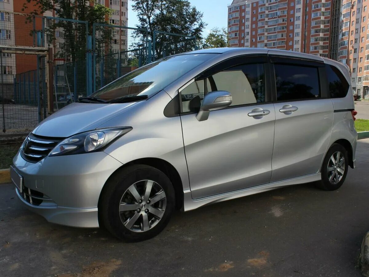 Колеса honda freed. Хонда Фрид 2005. Honda freed 2011, 2014. Хонда Фрид 2 поколение. Хонда Фрид гибрид 2015 серый.