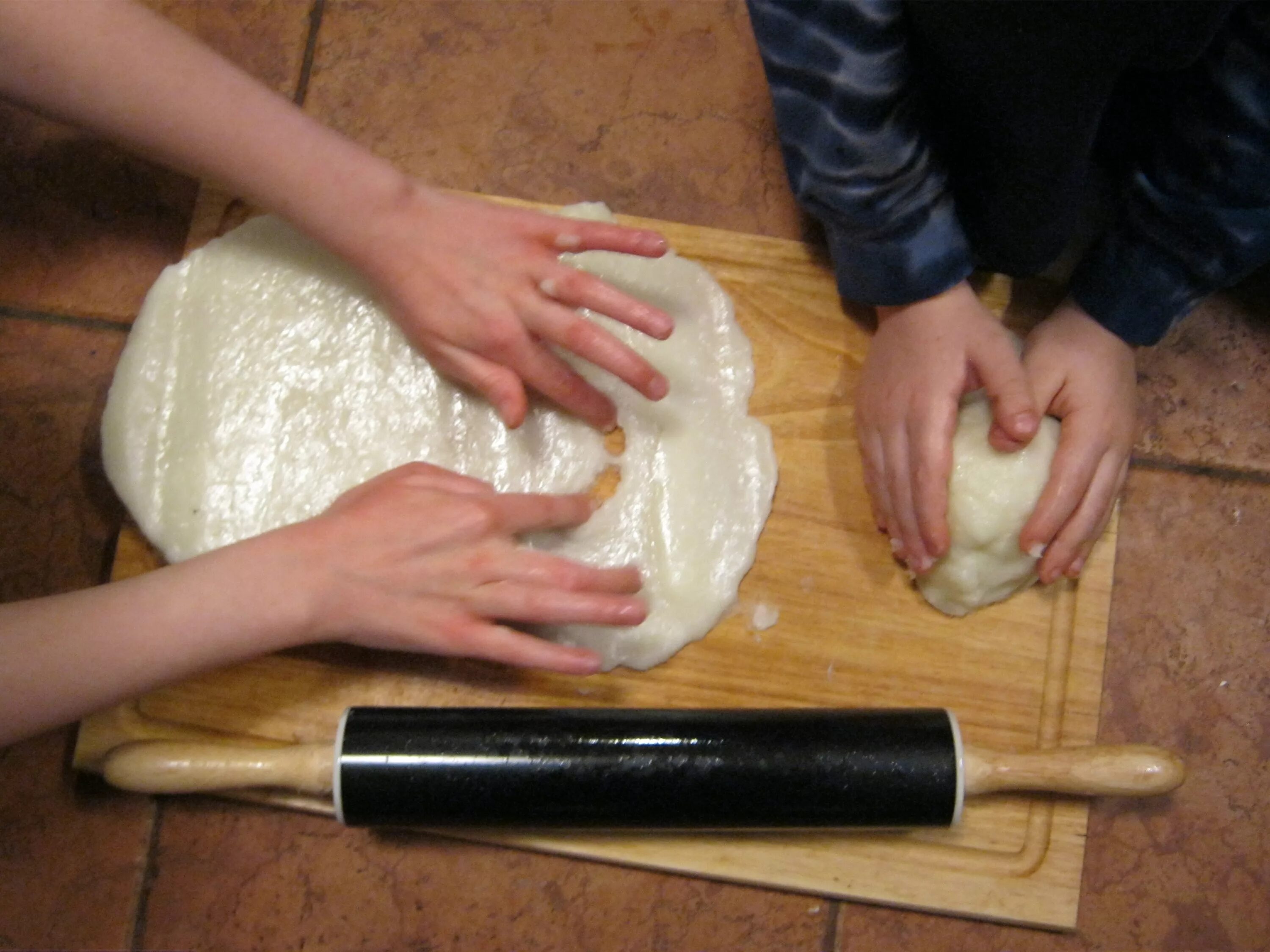 Где хранить тесто. Коробка под тесто для пиццы cambro db18263p 148 белая. Где хранить тесто. Тесто в морозилке. Тесто несладкое.