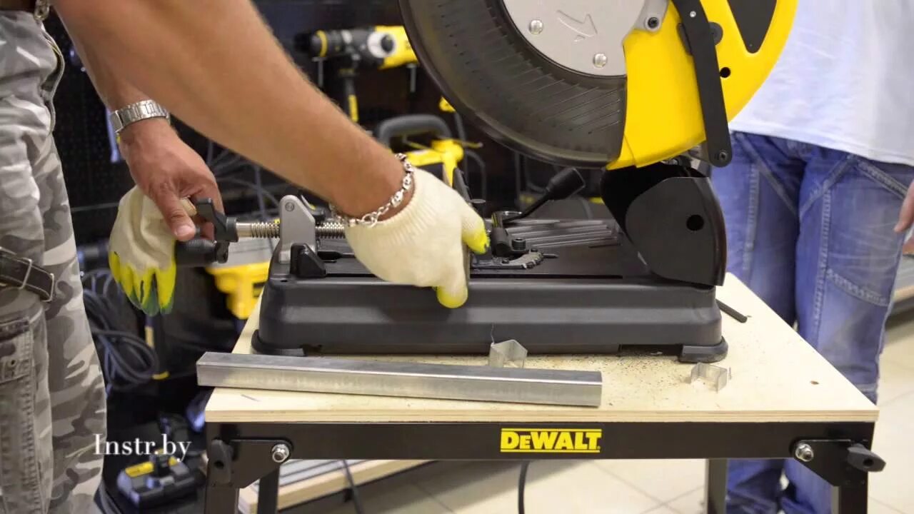 Metal testing. DEWALT d28730-KS. Монтажная пила DEWALT dw872. Пила отрезная по металлу DEWALT DW 872. Монтажная пила DEWALT d28730.