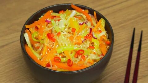 Фунчоза с колбасой и овощами