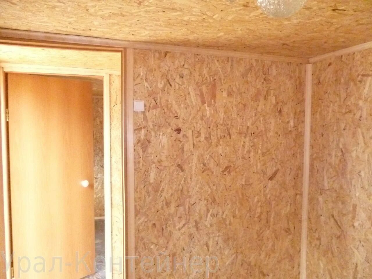 Можно ли обшивать стены осб внутри дома. Отделка осп осб. осп обшить стены из осп. отделка стен осб панелями. предбанник из осб плиты.