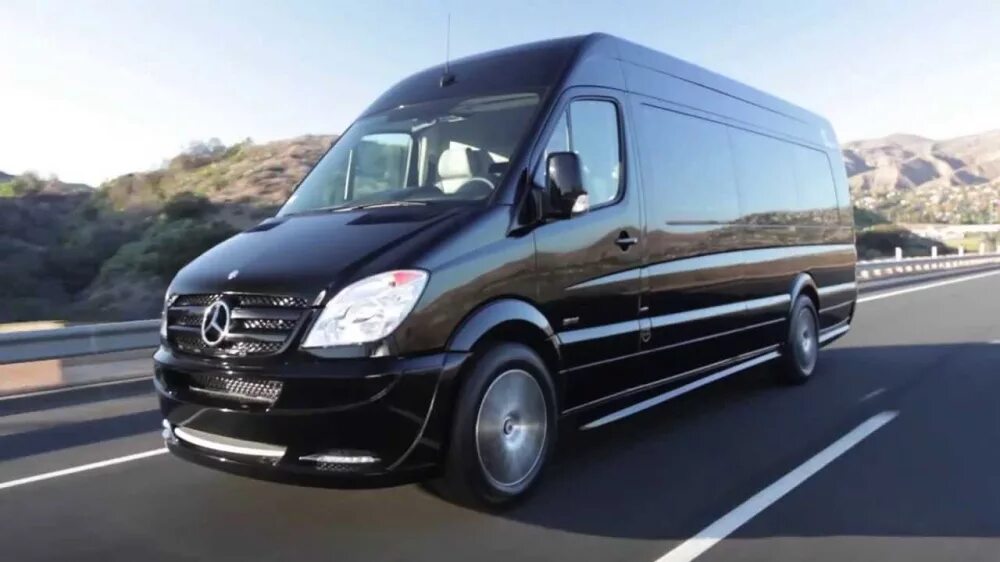 Легковом авто межгород. Mercedes-Benz Sprinter. Мерседес Бенц Спринтер. Микроавтобус Мерседес Sprinter. Mercedes Benz Sprinter 2023.