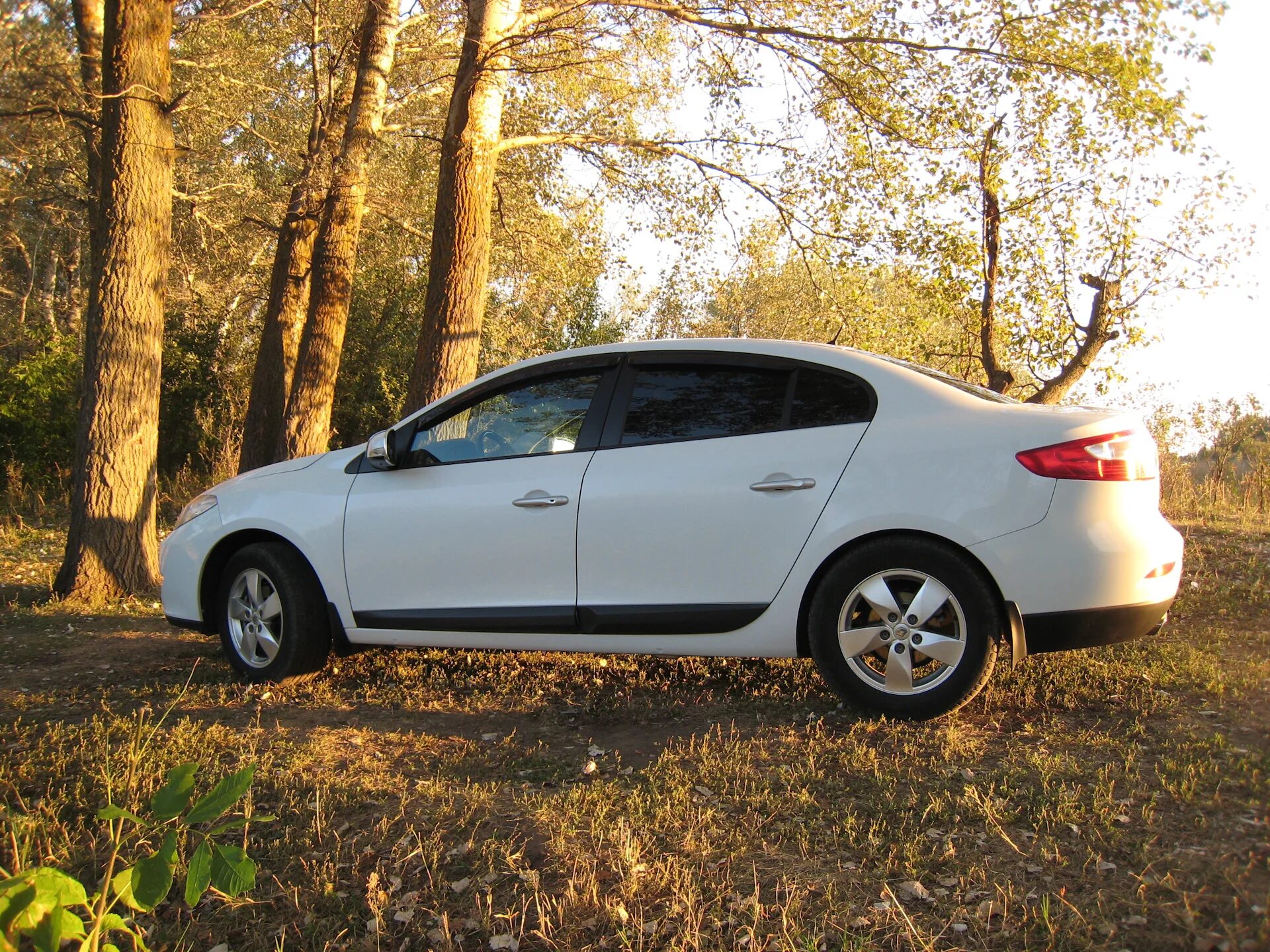 Renault Fluence r16. Рено Fluence r16. Renault Proteus r16. Диски Рено Флюенс 16. Renault fluence на дисках