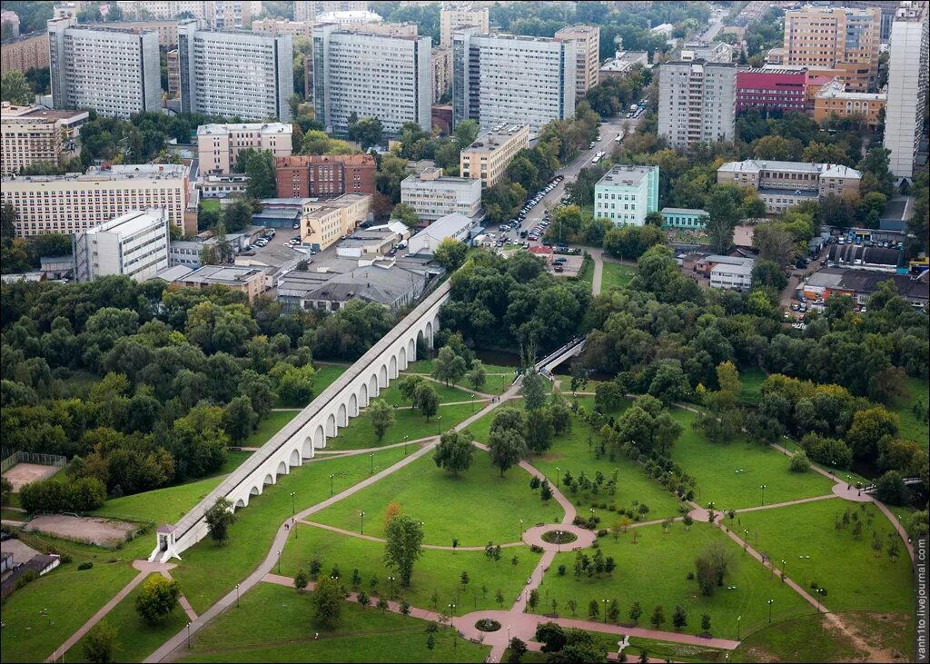 Куда свао. Парк акведук Ростокино. Ростокинский парк Москва. Акведук в Москве Ростокино. ВДНХ Ростокинский акведук.