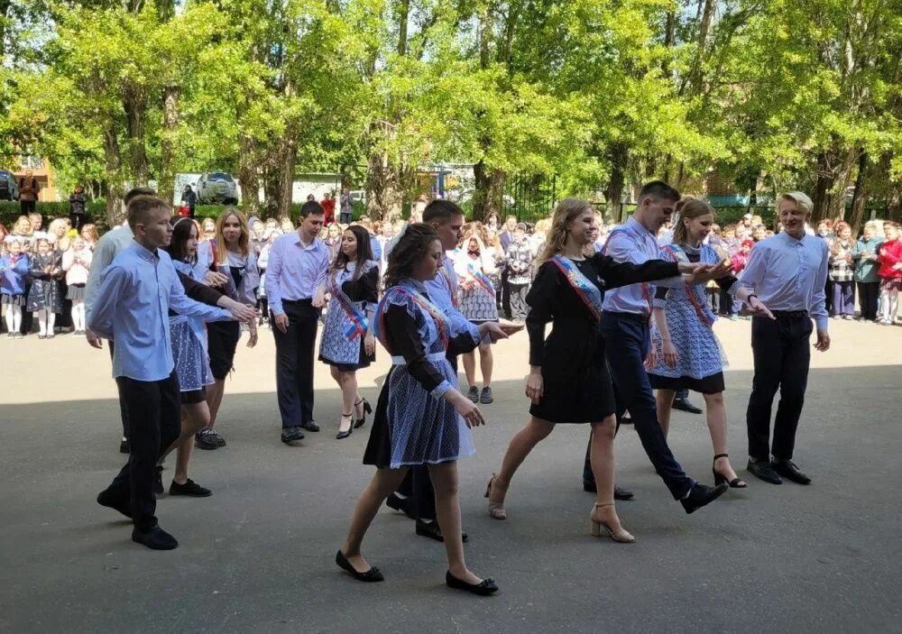 Выпускной в девятом классе. Выпускной 11 класс. Фотографии с выпускного 11 класс. Выпускной 9 класс фото.