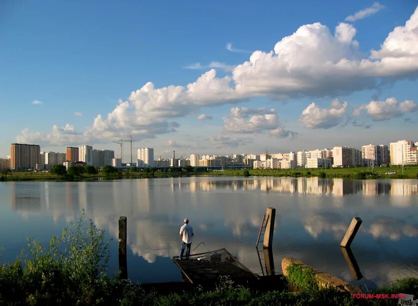 В москве есть озера. Южное Бутово озеро. Южное Бутово Москва озеро. Бутово парк озеро. Южное Бутово пруд.