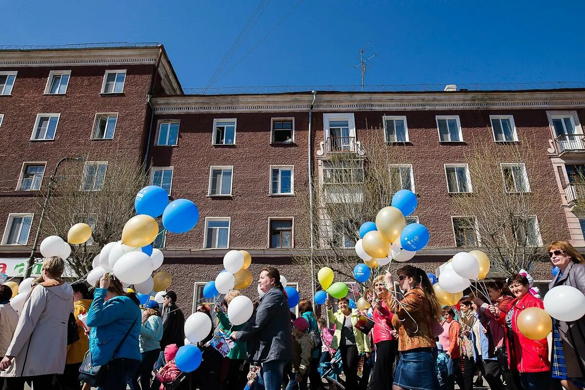 Погода в ревде сегодня. Демонстрация в Ревде фиолетовые. Современная Ревда фото демонстрации.