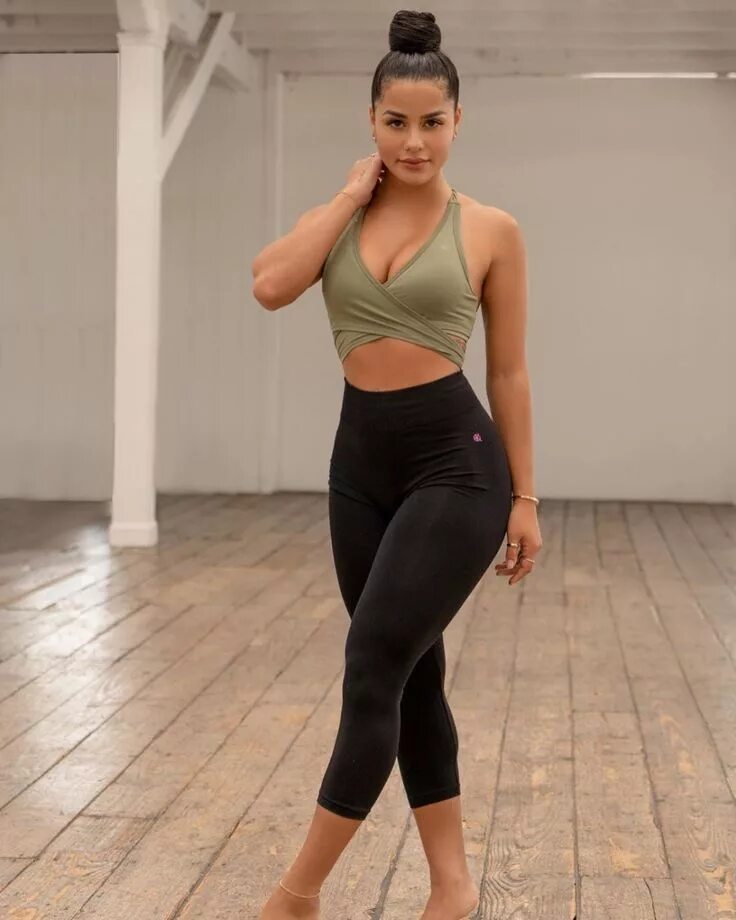 Katya elise henry. Katya elise джинсах. Katya elise 2020. Katya elise henry. Катя элис.
