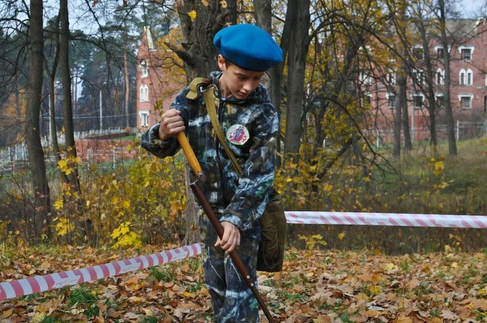 Зарница форма для детей. Зарница в детском саду. Зарница в лесу. Зарница в лесу для детей.