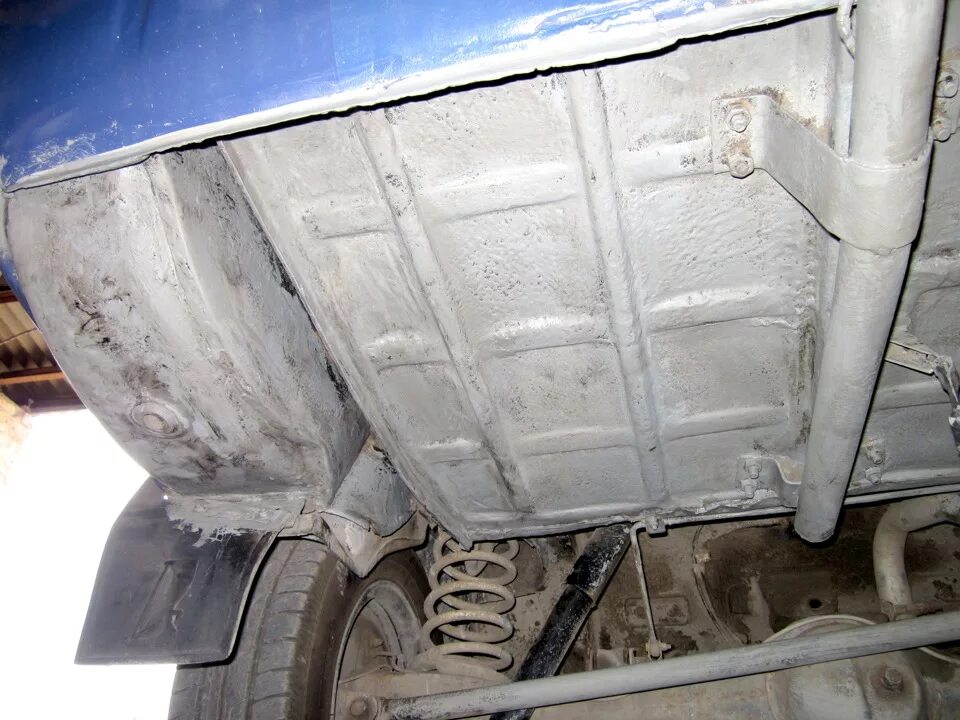Чистим днище ваз 2107 Lada 2107, 1,6 л, 1995 года кузовной ремонт DRIVE2