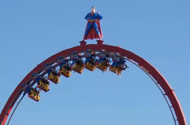 Американская горка Superman Escape. Six Flags башня власти Супермена. Аттракцион Супермен. Аттракционы 2023.