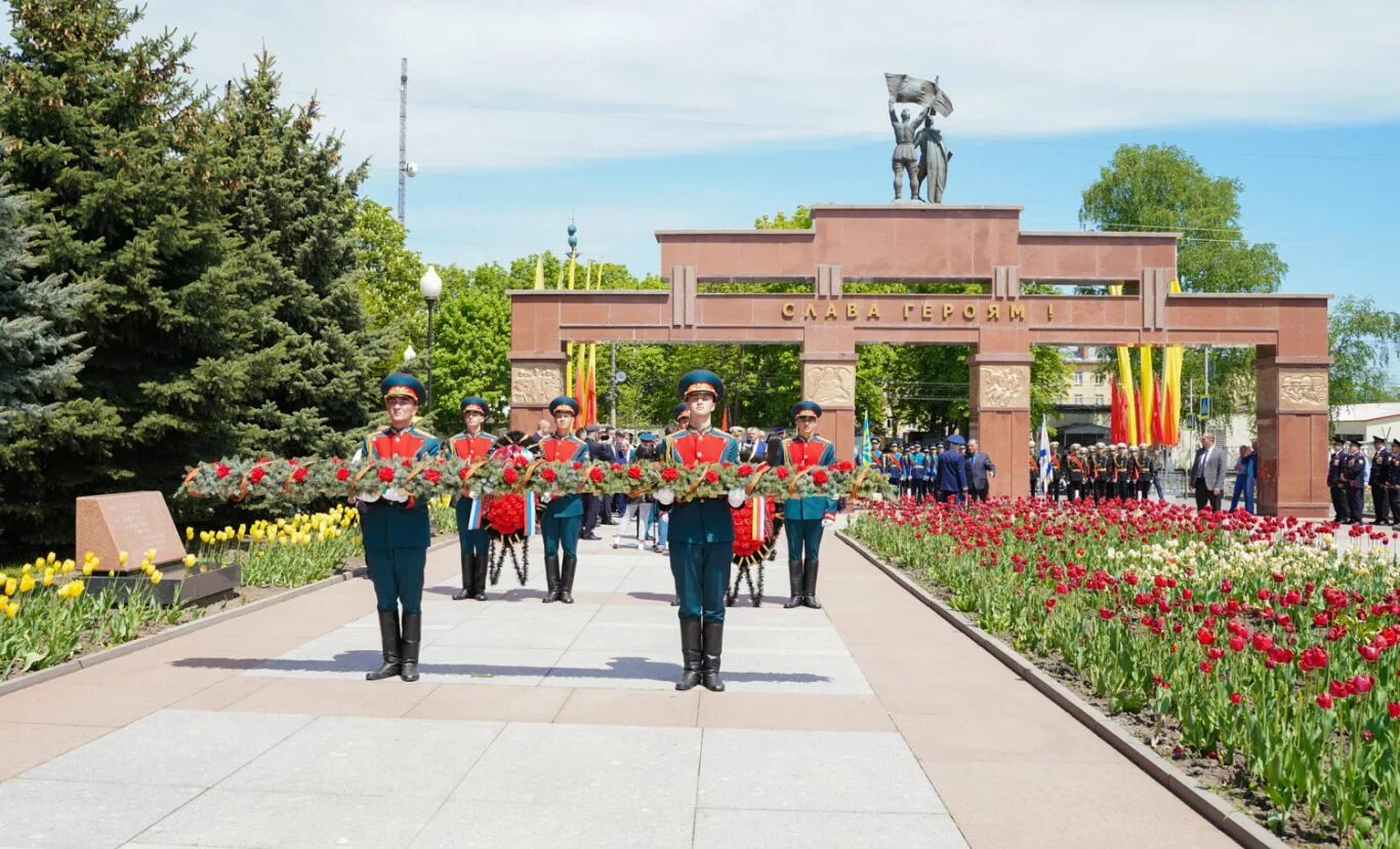 Северная Осетия мемориал славы. Мемориальный комплекс город воинской славы во Владикавказе. Парк победа Владикавказ город воинской славы.