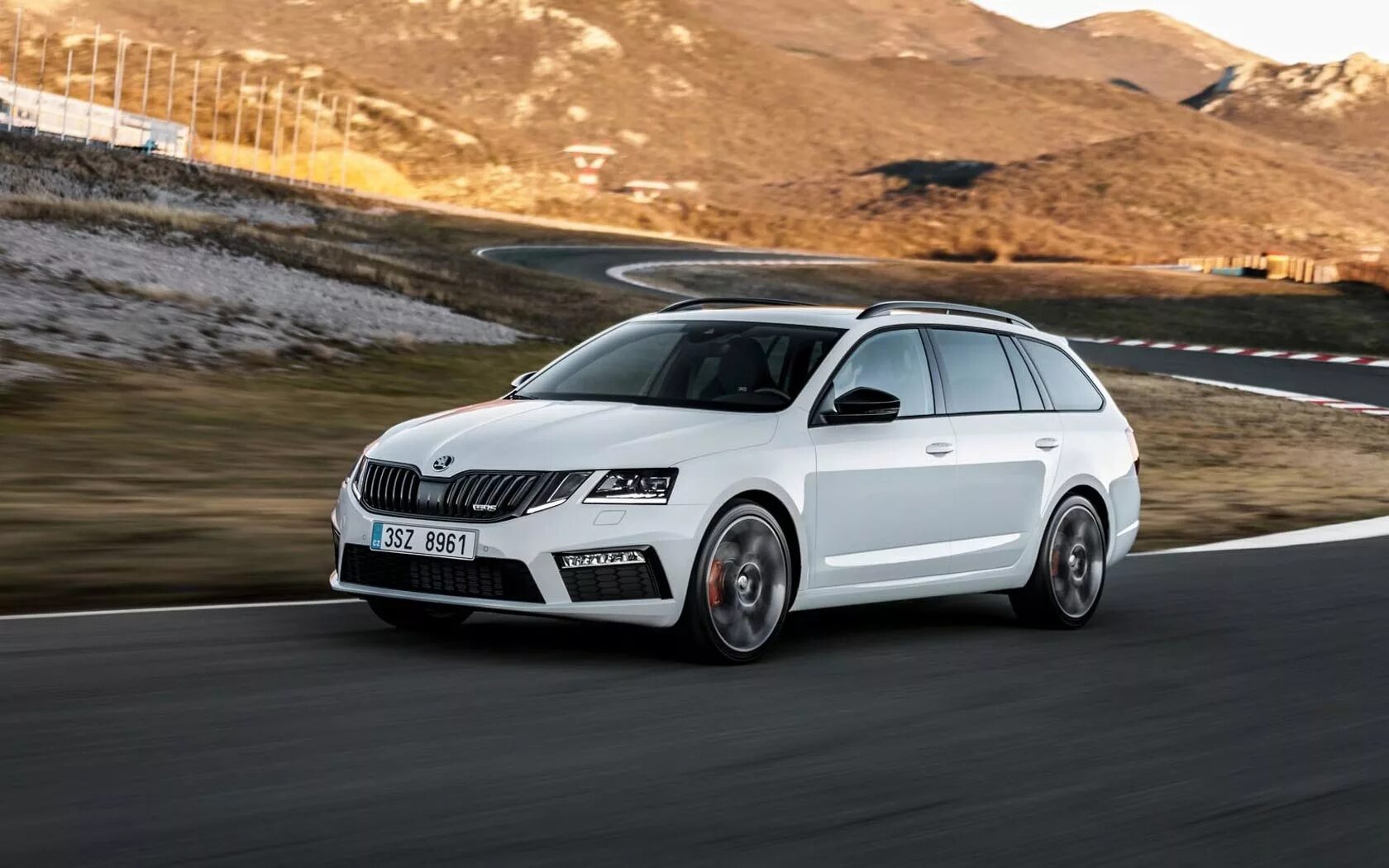 Škoda Octavia RS универсал. Skoda Octavia RS Combi 2017. Skoda Octavia Combi RS 2018. Skoda octavia rs combi