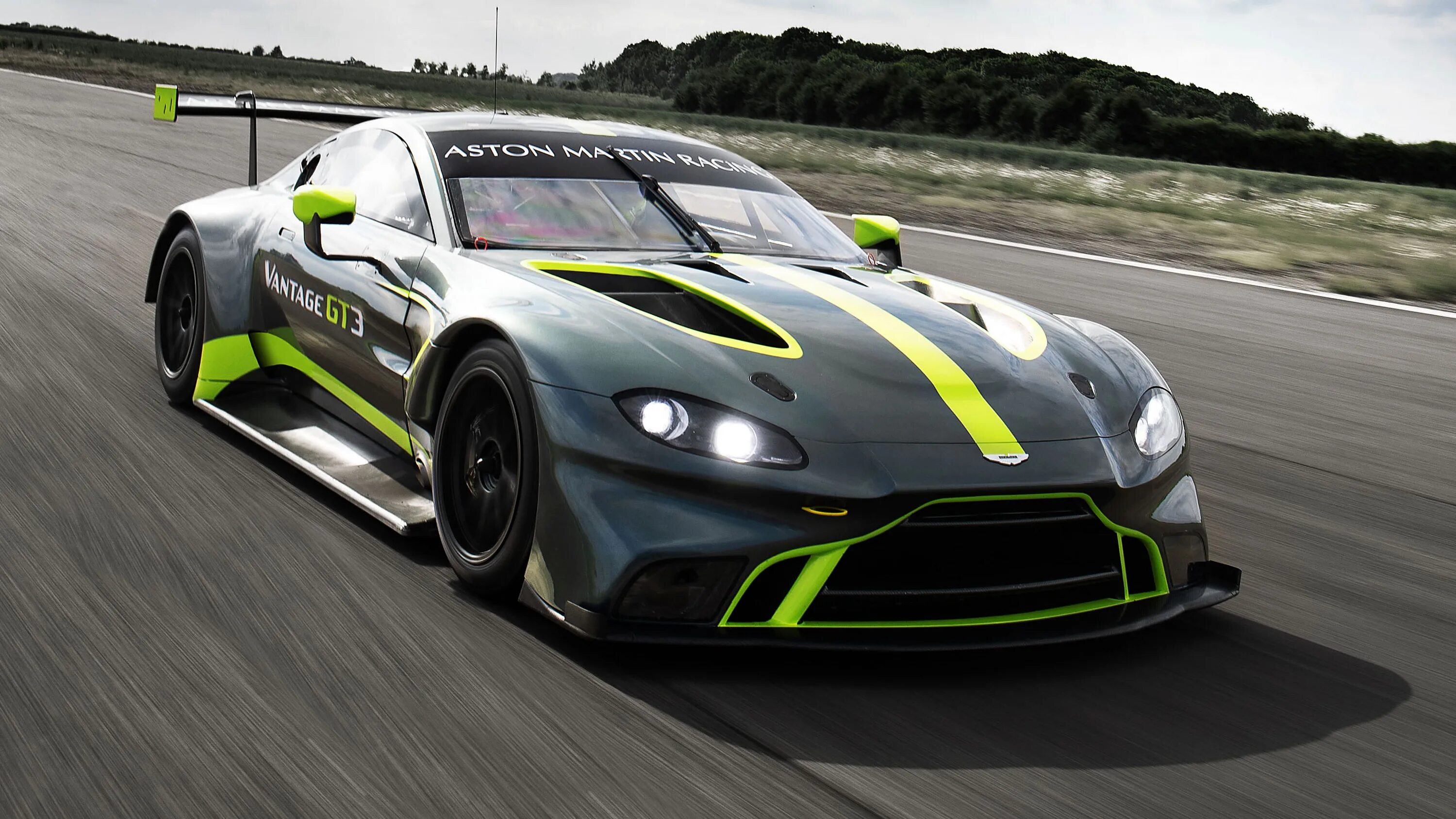 Самые крутые гоночные машины. Aston Martin gt3. Aston Martin гоночный.