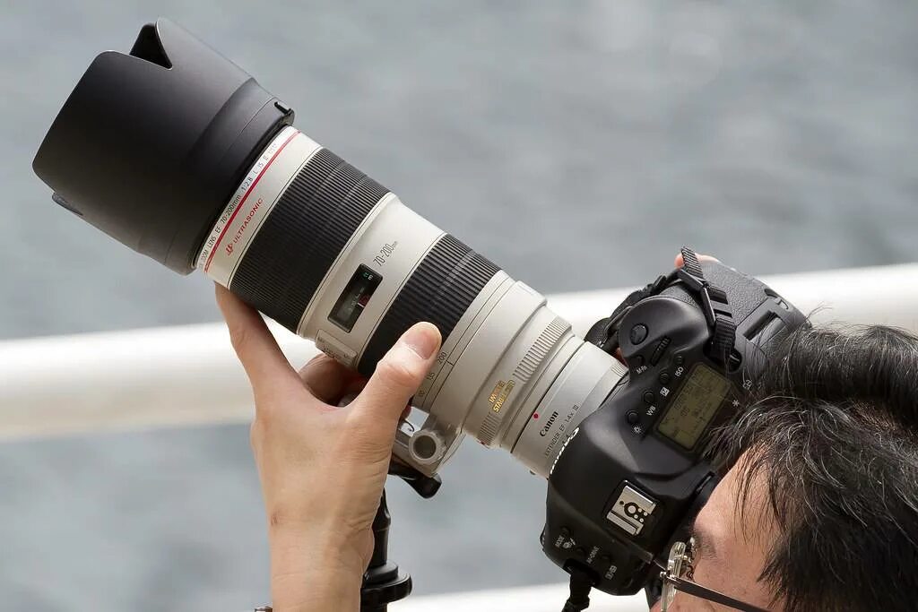Объектив sigma телевик. 70-200 2. Объектив canon телевик. Огромный объектив. Съёмка на телевик.