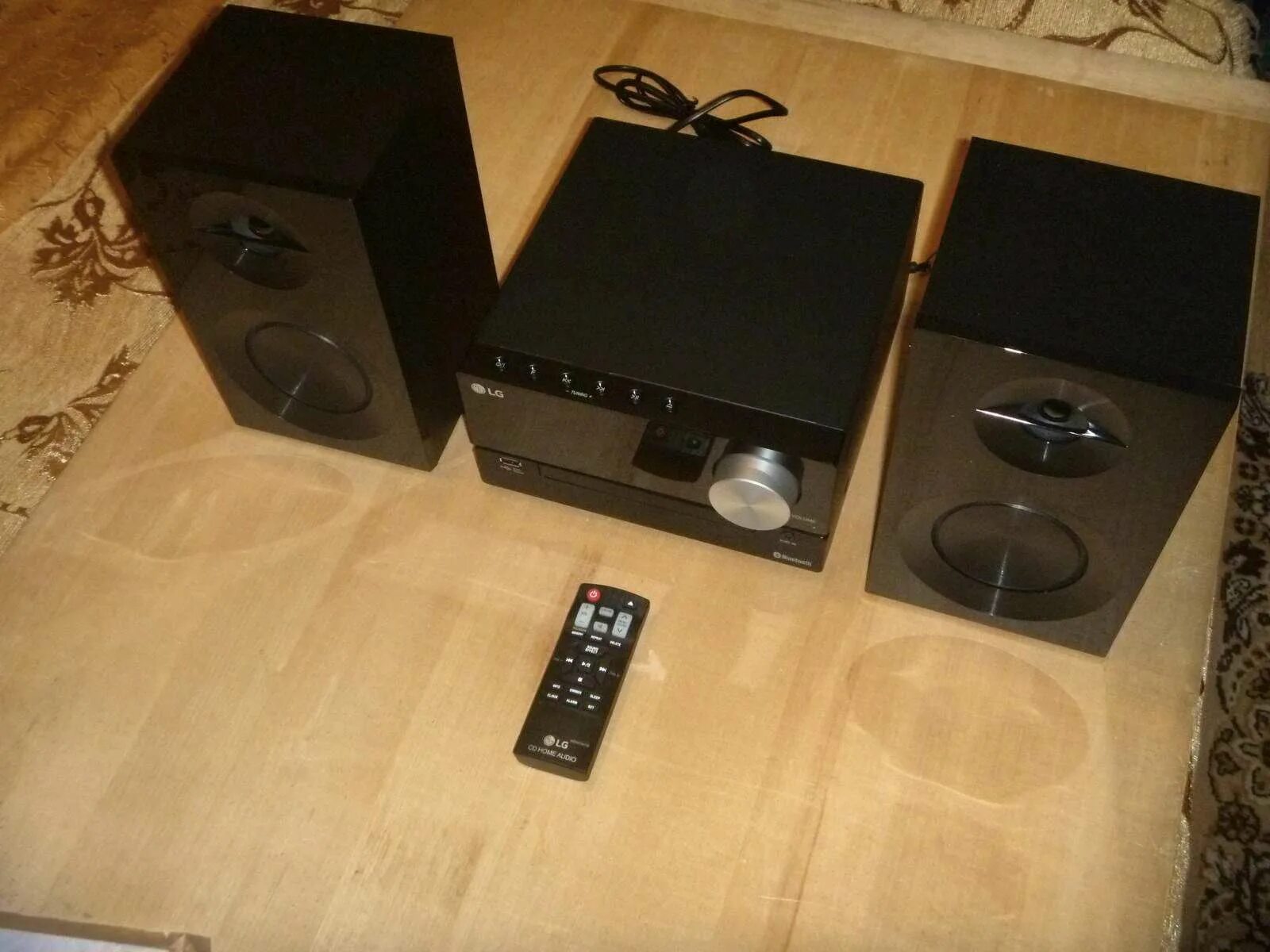 Микросистема lg cm 1560. Микросистема lg cm 2460 черный. Музыкальный центр lg cm2460 характеристики. Lg cm2460. Музыкальный центр lg cm2460.