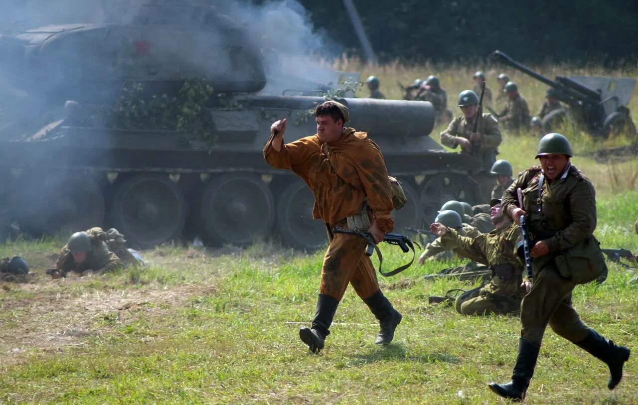 Поле боя читать. Поле боя сражение. Поле боя константинова. Поле боя 2021. Музей диорама ржевская битва.