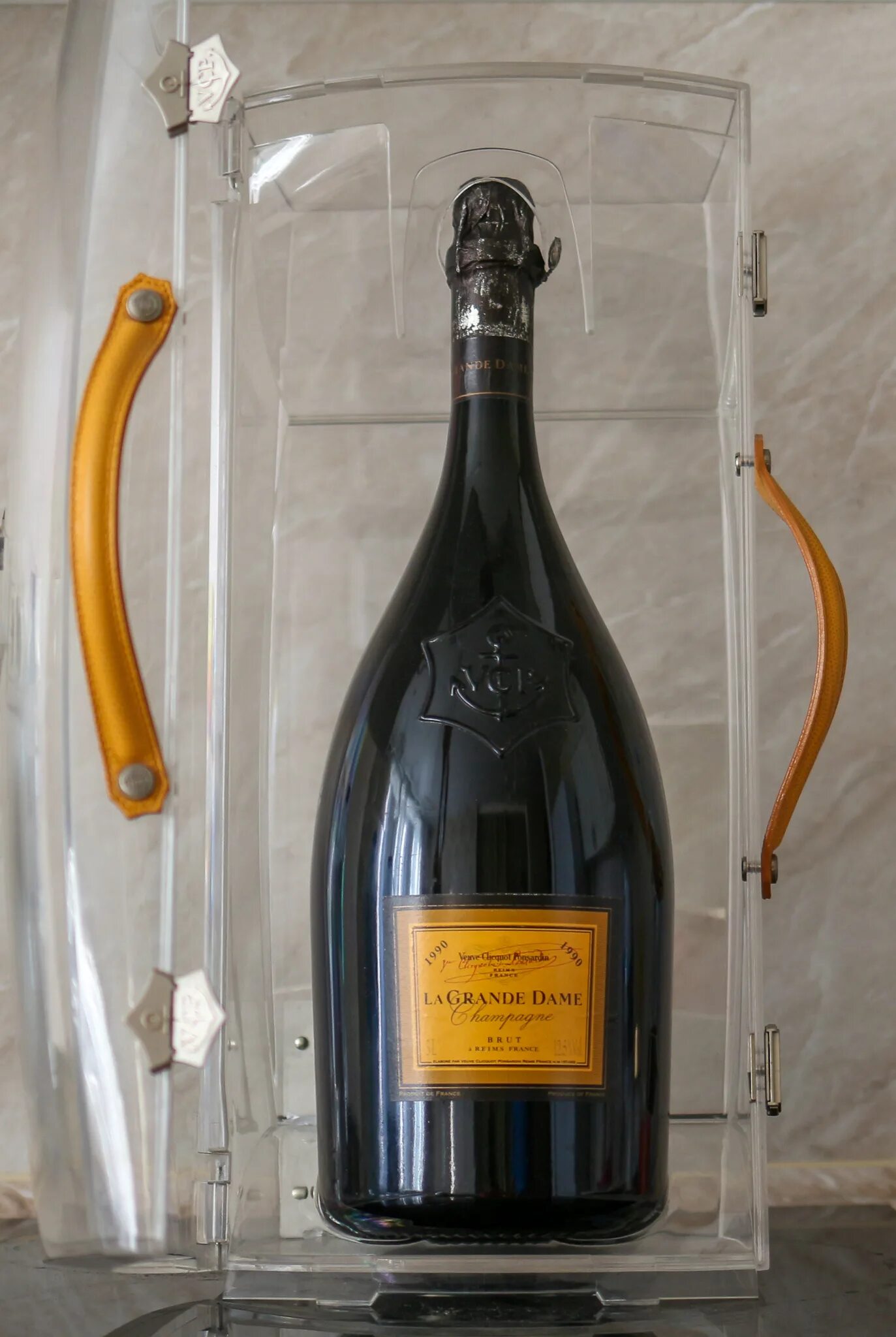 Шампанское Veuve Clicquot "la grande. Французское шампанское 1.5 литра. 0.3 Шампанское Veuve Clicquot. Мадам Клико большая бутылка.