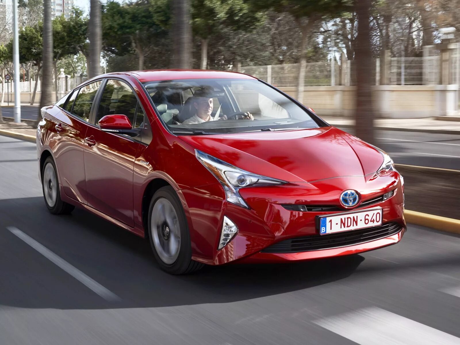 Тойота гибрид в россии. Toyota Prius 4. Toyota Hybrid. Toyota Prius (четвёртое поколение). Хонда Приус.