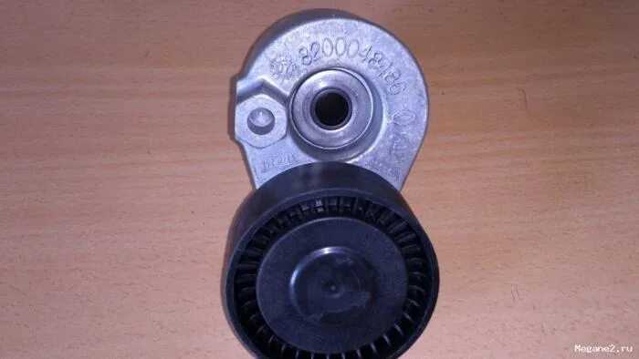 Натяжной ролик фольксваген поло седан 1. Натяжитель ремня джи си би 3 ц икс. Ролик натяжителя нива шевроле. 4 ремень генератора. Mitsubishi grandis приводной ремень.