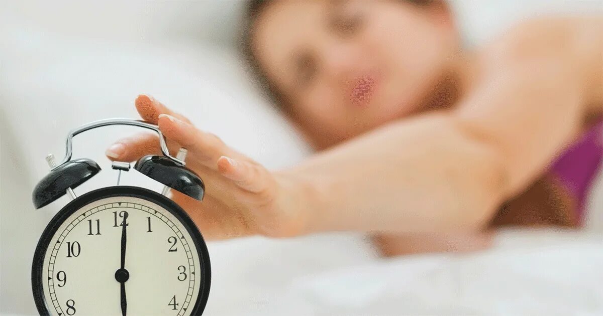 Wake up early. Утро. Женщина с будильником. Wake up early. Do you wake up early.