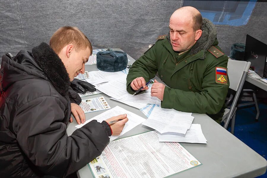 Заключить контракт на службу