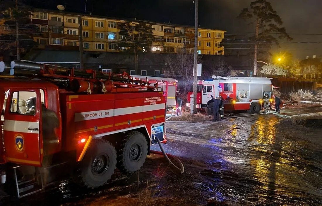 Пожарно спасательная часть 1 Улан Удэ. Пожар на Шишковке в Улан Удэ. Wtrmrk Улан-Удэ. Пожар в Улан Удэ сегодня ночью