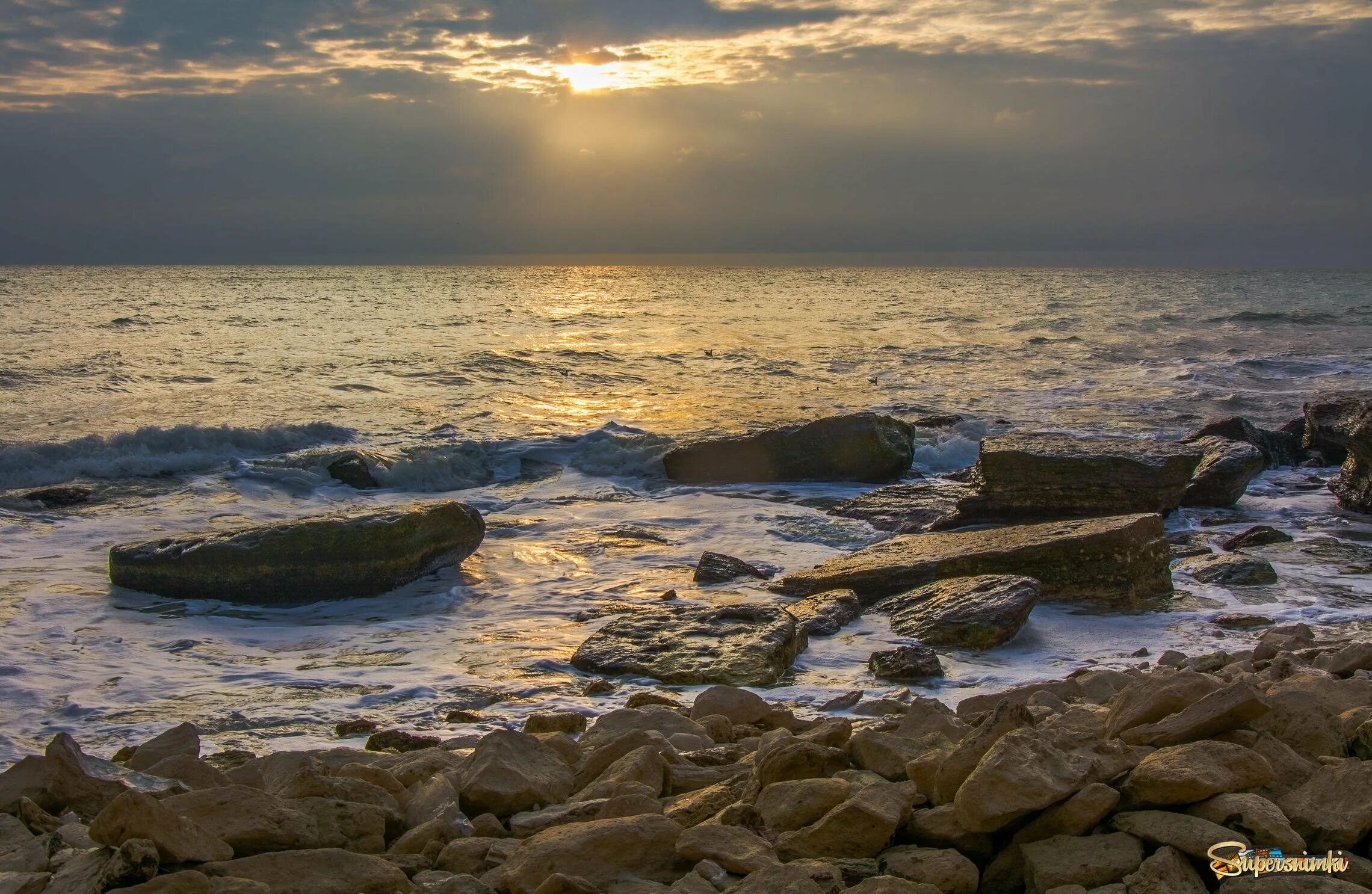 Каспийск тепло. Зеленый город каспийск. Каспий море дагестан. Дагестан азимут отель каспийск 4. Каспийское море пляж дербент.