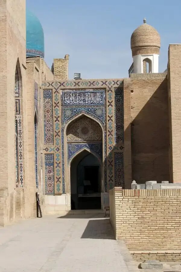 Мавзолей регистан самарканд. Самарканд храм голубой. Медресе шердор на площади регистан. Регистан медресе шердор. Медресе шердор в самарканде.